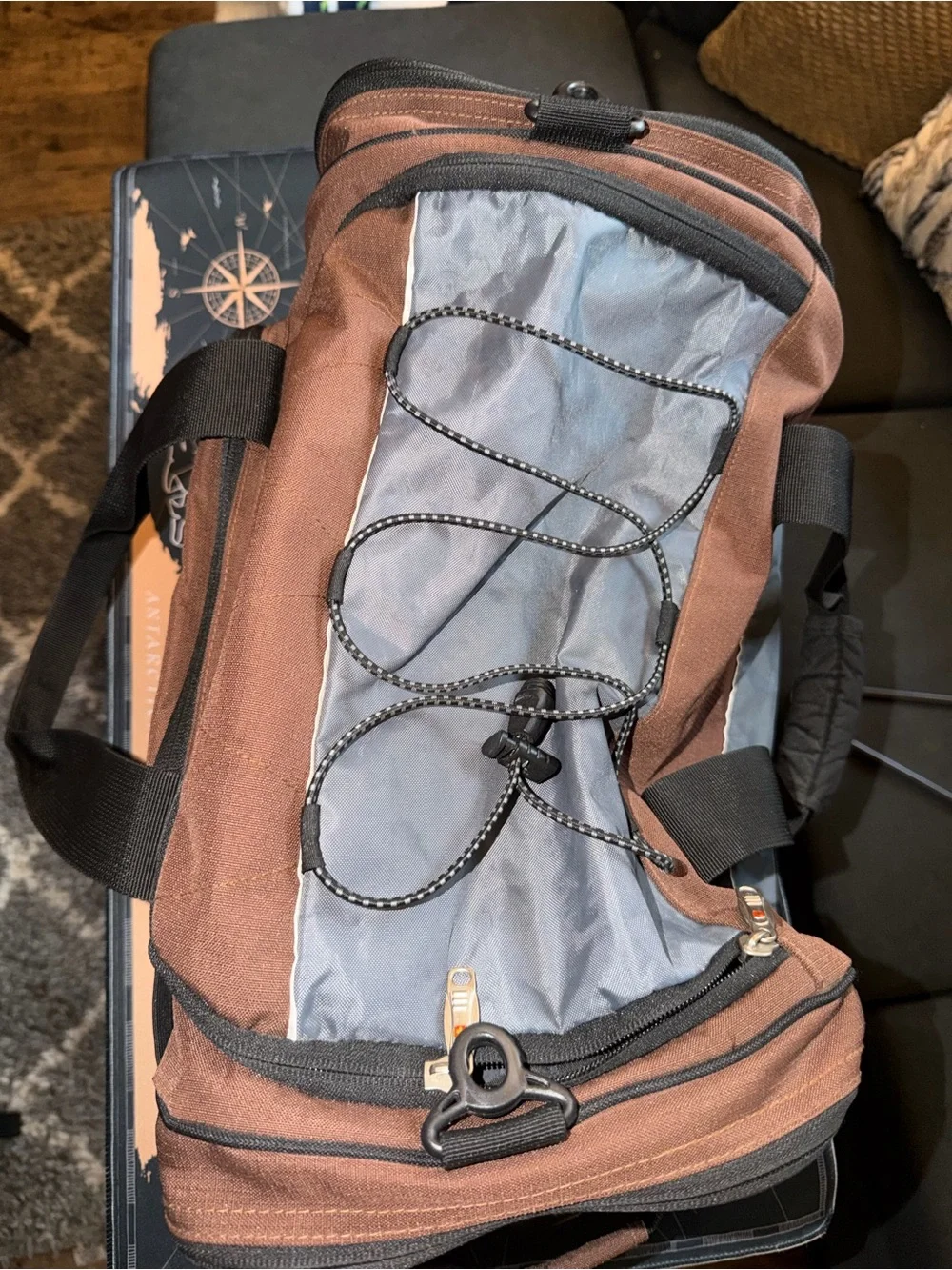 Victorinox Swiss Army Men's Duffel Bag Carry-On Brown/gray No Shoulder Strap